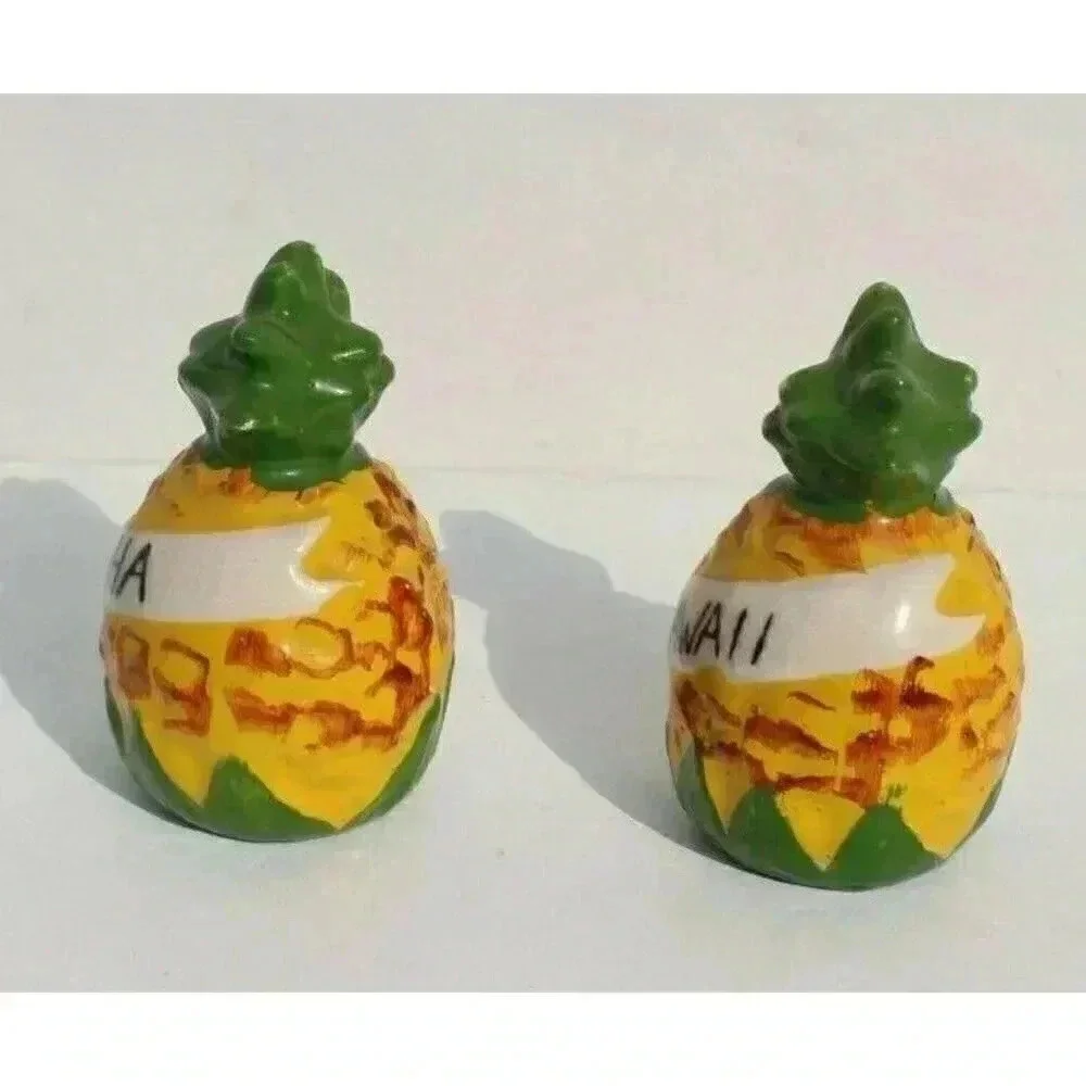 Vintage Hawaii / Aloha Pineapple Salt and Pepper Shakers Set Dinnerware Decor